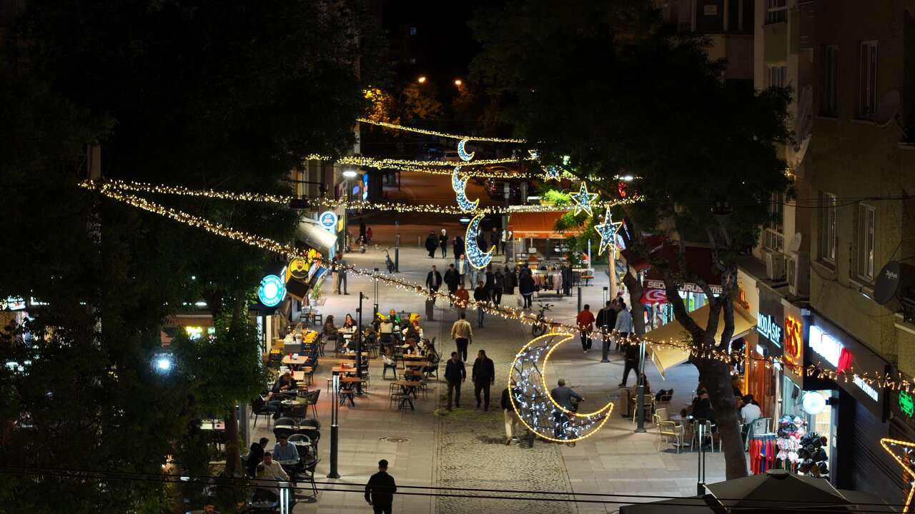 Konya bayrama ışıklarla hazır! Şehrin dört bir yanı parladı 6